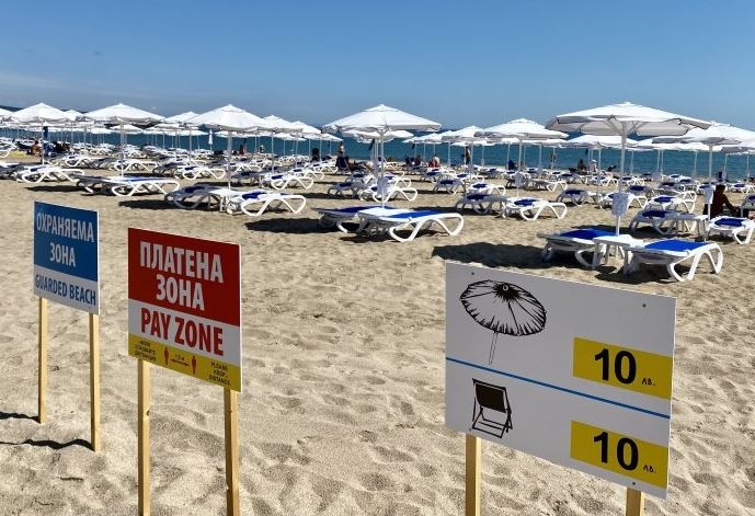 Цените за наем на чадъри и шезлонги на плажа в